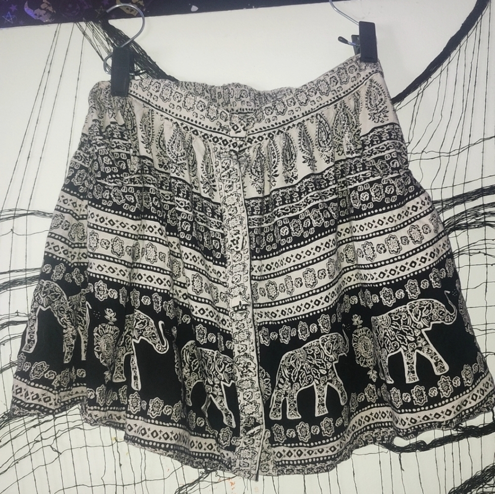 ✨️Angie Black and Cream Patterned Skirt✨️